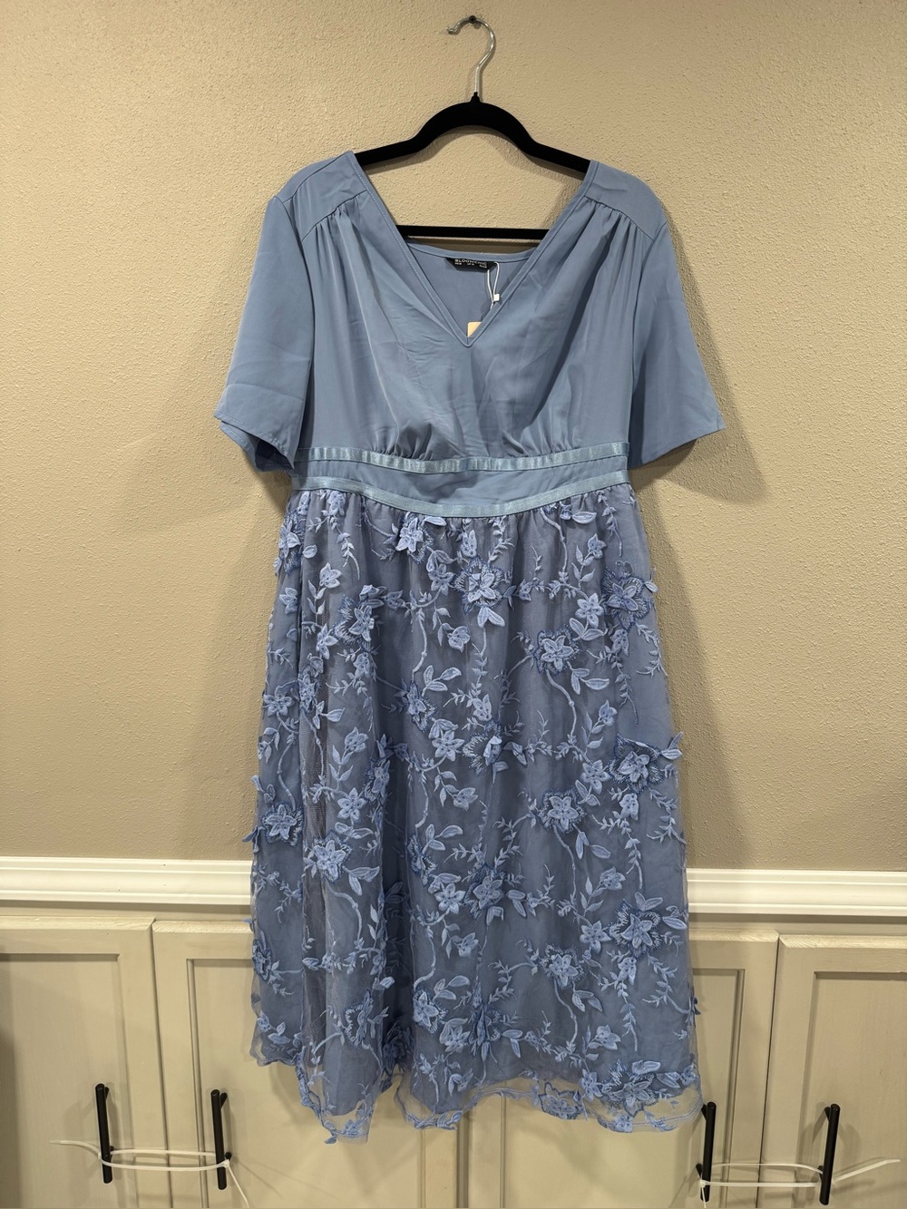 NWT Bloomchic Floral Embroidered Patchwork Mesh Dress in Blue - Picture 2 of 8